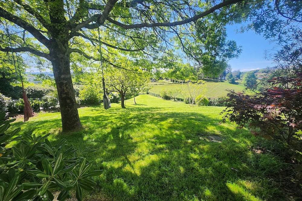 Foto 8 von 24: Hasparren, family apartment 114m², garden and view, sleeps 6.
