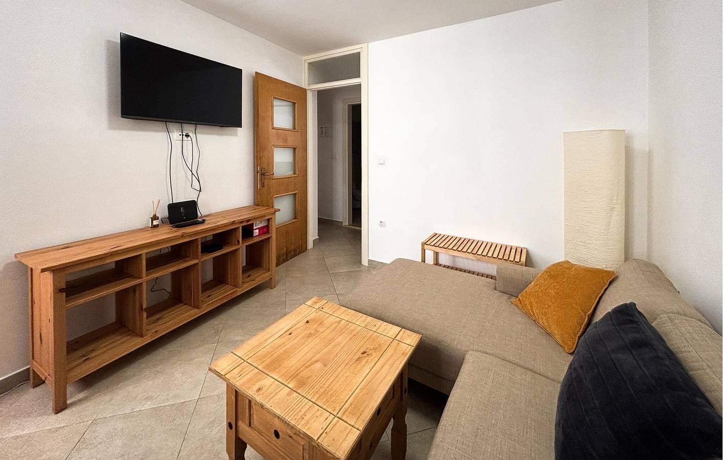 Foto 3 von 22: Modernes Apartment mit 2 Schlafzimmern, WLAN und Klimaanlage, 800 m vom Stadtzentrum entfernt