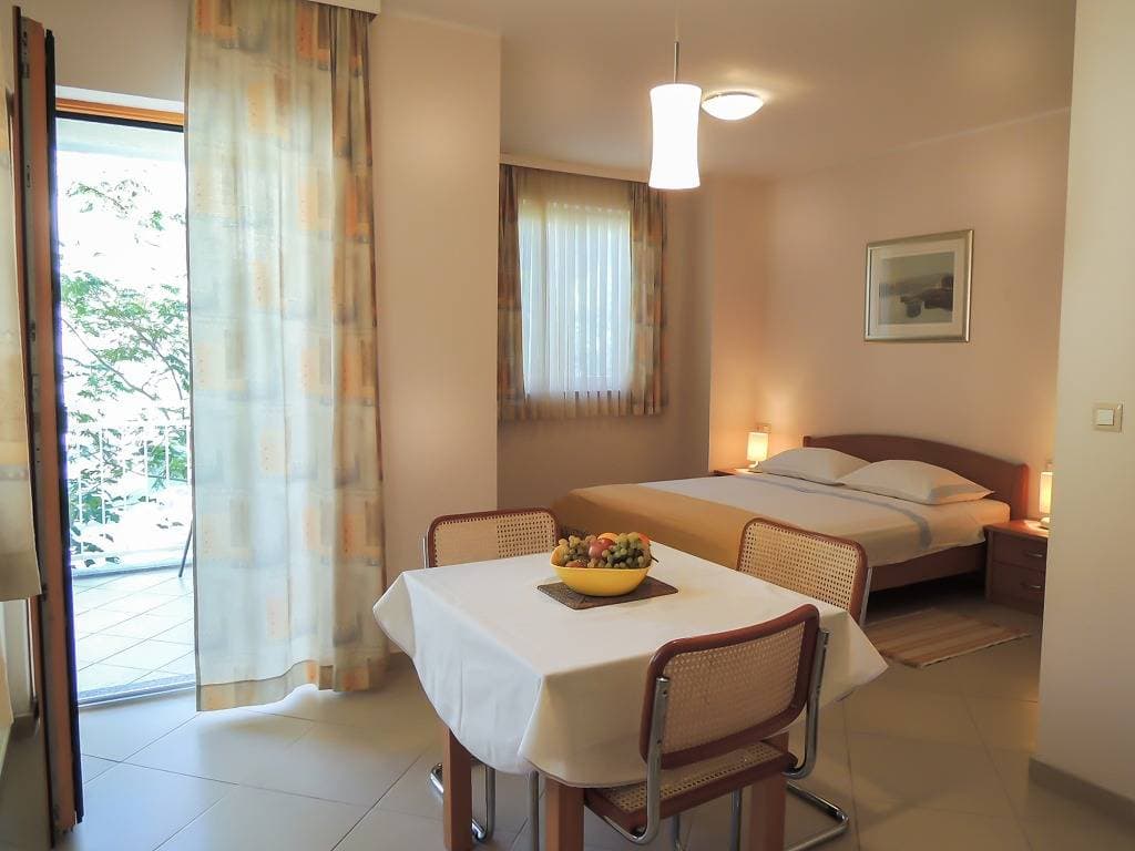 Foto 2 von 26: Studioapartment in Baška Voda mit Balkon, Klimaanlage, W-Lan, Waschmaschine (3785-3)