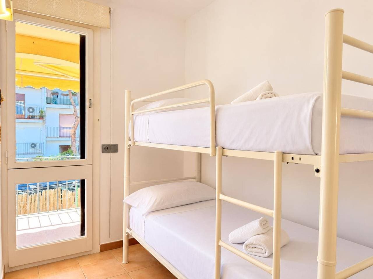 Foto 11 von 14: Neu renovierte Wohnung, 1 Min zum Strand, ruhig, 2 Schlafzimmer, Terrasse, Wi-Fi