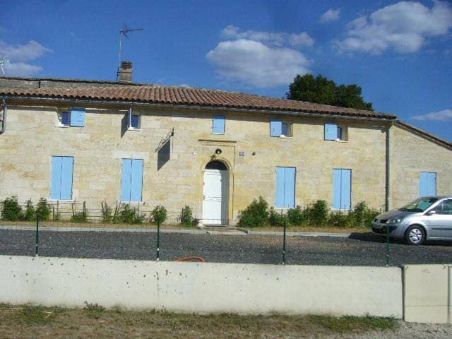 maison chaleureuse en pierre 1