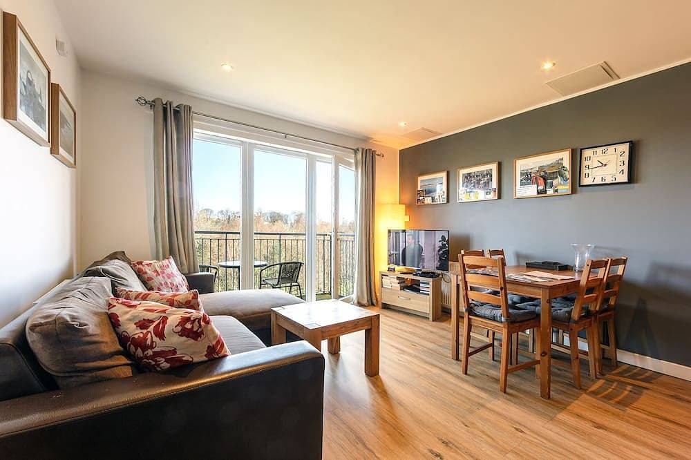 Foto 9 von 21: Modern, Spacious City Apartment, Lift, Balcony, Free Wi-fi & Parking, Fab views,