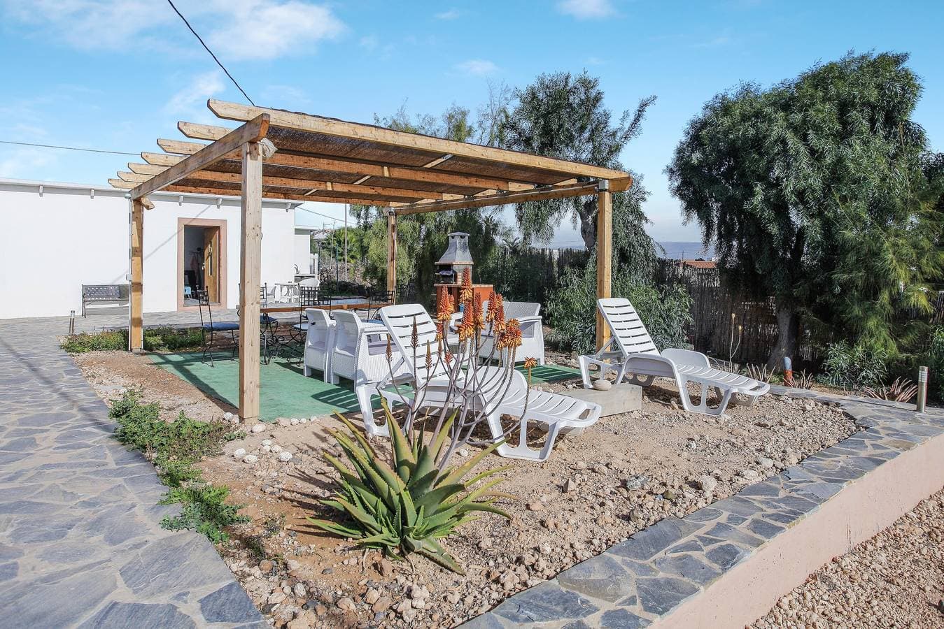 Foto 2 von 21: Villa „Bioenergika Luna“ mit Glasfaser-WLAN, Terrasse, Bergblick und Garten