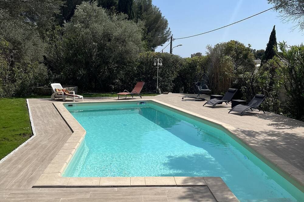 70 m2 house with swimming pool in a green setting 1