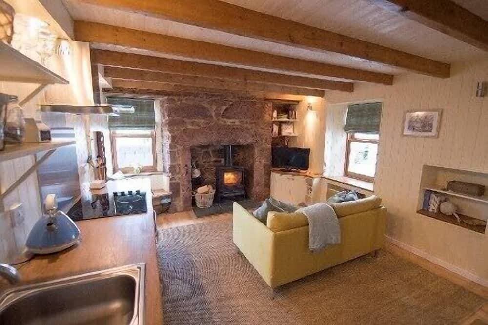 Foto 10 von 22: Atemberaubende 1 Schlafzimmer Fishermans Cottage Hotel liegt in dem schönen Dorf Pennan