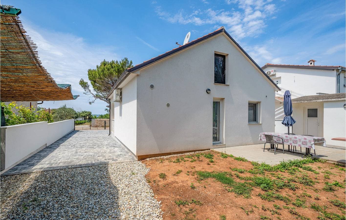 Foto 9 von 31: Gemütliche 1-Zimmer-Wohnung mit Pool und Strandzugang in Fažana