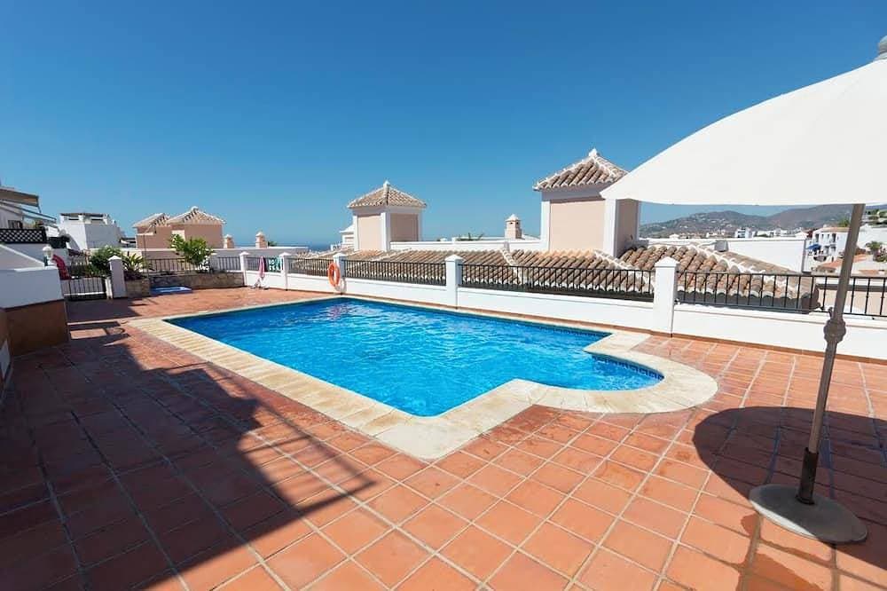 Foto 9 von 12: Penthouse 3 bedroom apartment, with shared pool, walking distance from the Sea.