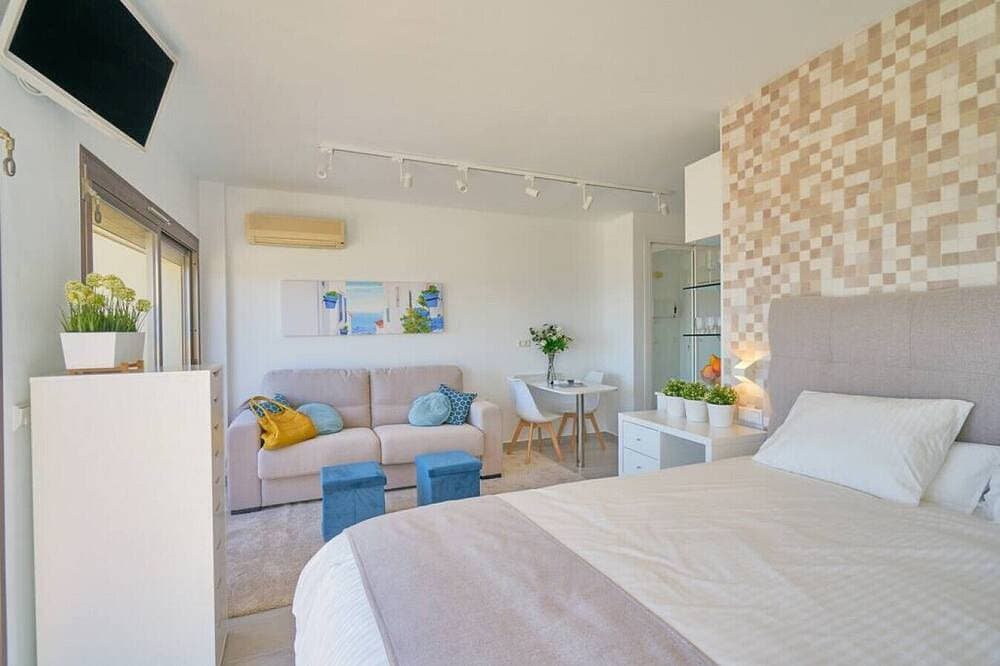 Foto 3 von 30: Paradies für Sonnenanbeter: Privater Panoramameerblick auf Marbellas besten Strand