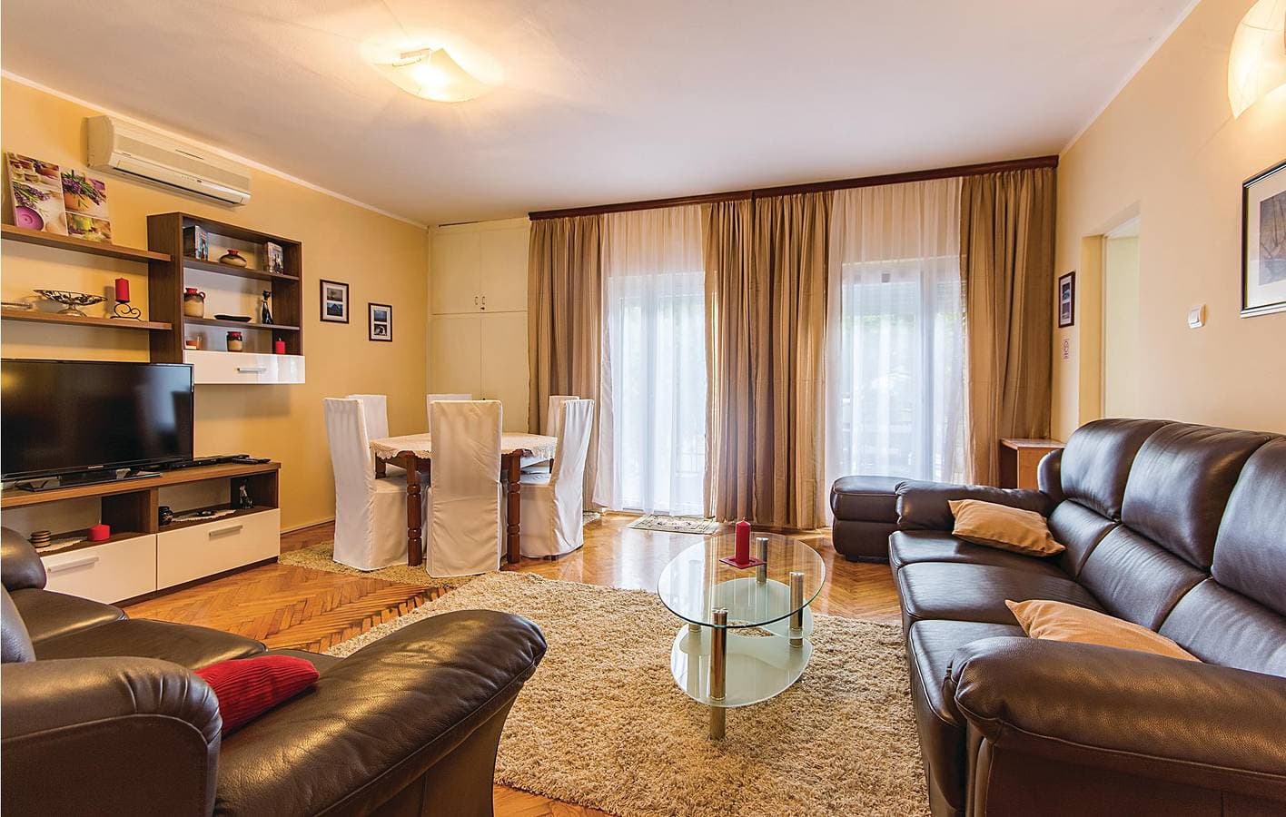 Foto 10 von 38: Gemütliche 1-Zimmer-Wohnung mit Meerblick, WLAN und Terrasse in der Nähe des Strandes Havajka