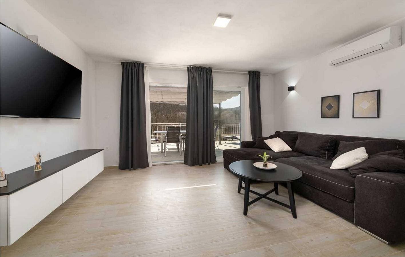 Foto 3 von 36: Gemütliche 2-Zimmer-Wohnung mit Pool in der Nähe des Flusses Pazinčica