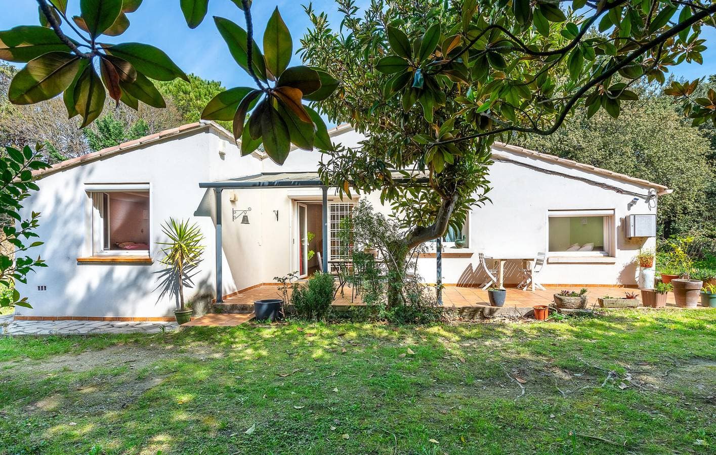 Schicke Ferienwohnung mit Pool & WiFi bei Saint-Chamas 1