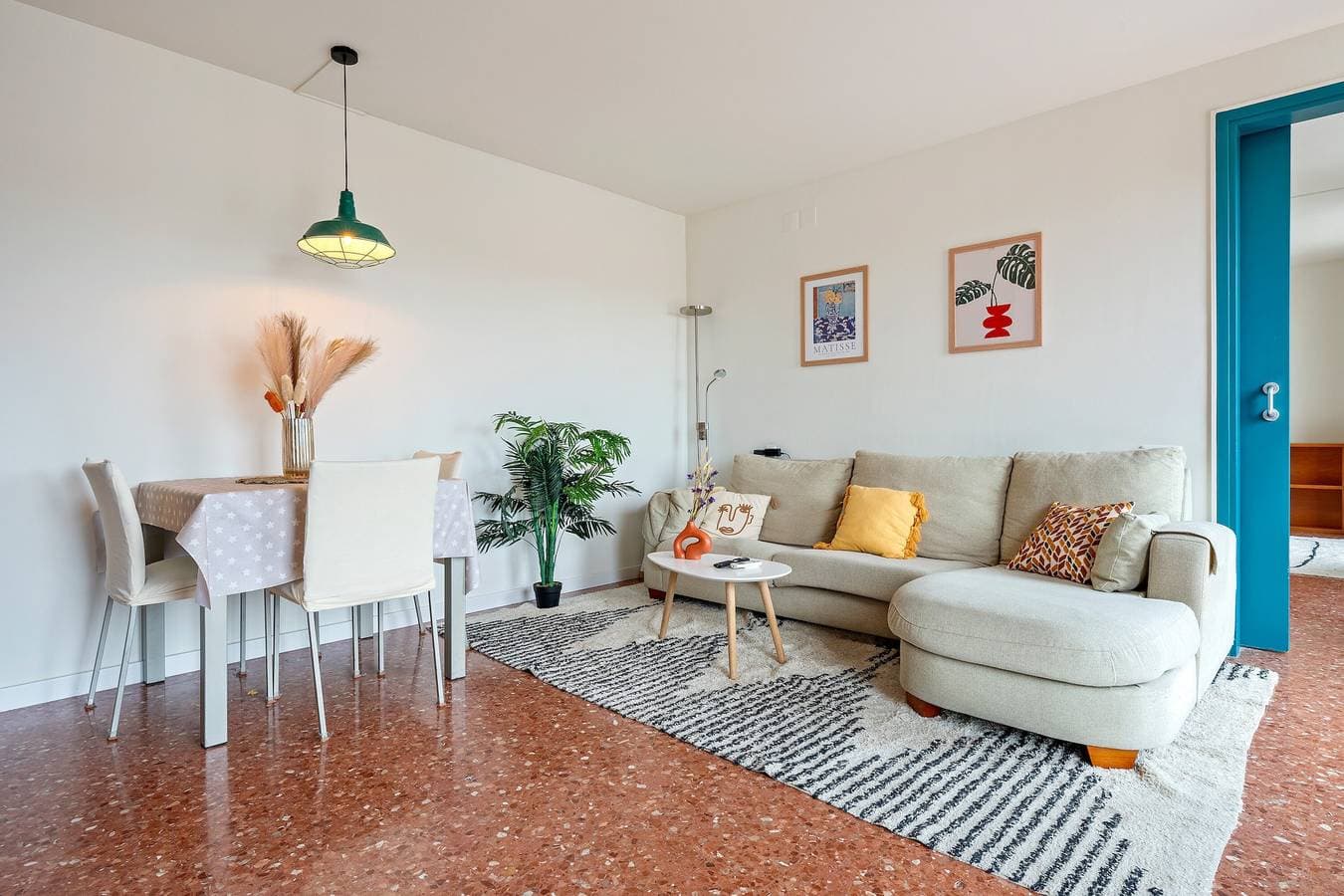 Foto 2 von 22: Ferienwohnung 'Encantador Loft' mit Bergblick, WLAN und Klimaanlage