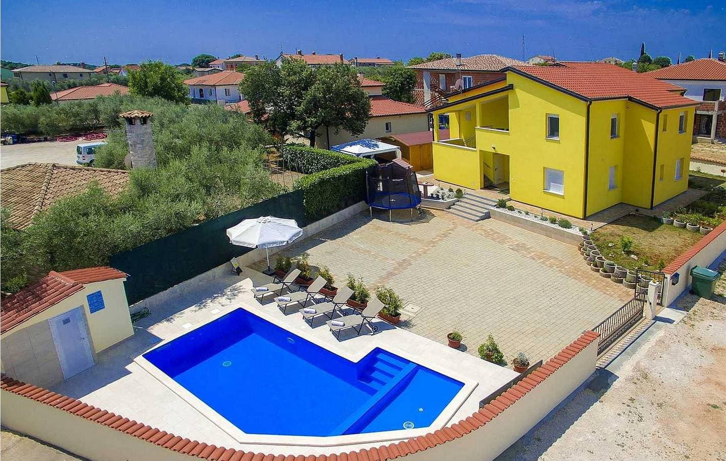 Foto 10 von 29: Gemütliche 2-Zimmer-Wohnung mit Pool und Terrasse in der Nähe des Stadtzentrums