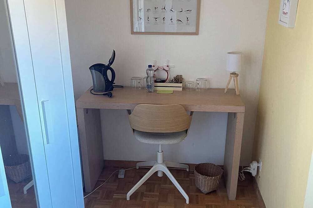 Foto 6 von 10: Chambre, Salle de Bain et Toilettes Privatifs Dans Appartement à 2 pas du lac