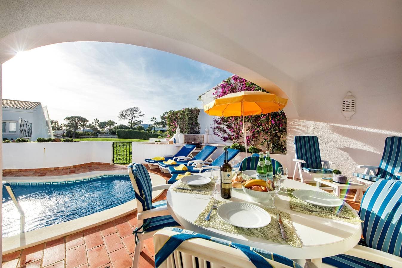 Foto 2 von 37: Villa 'Mng Elliott42' mit privatem Pool, WLAN und Klimaanlage