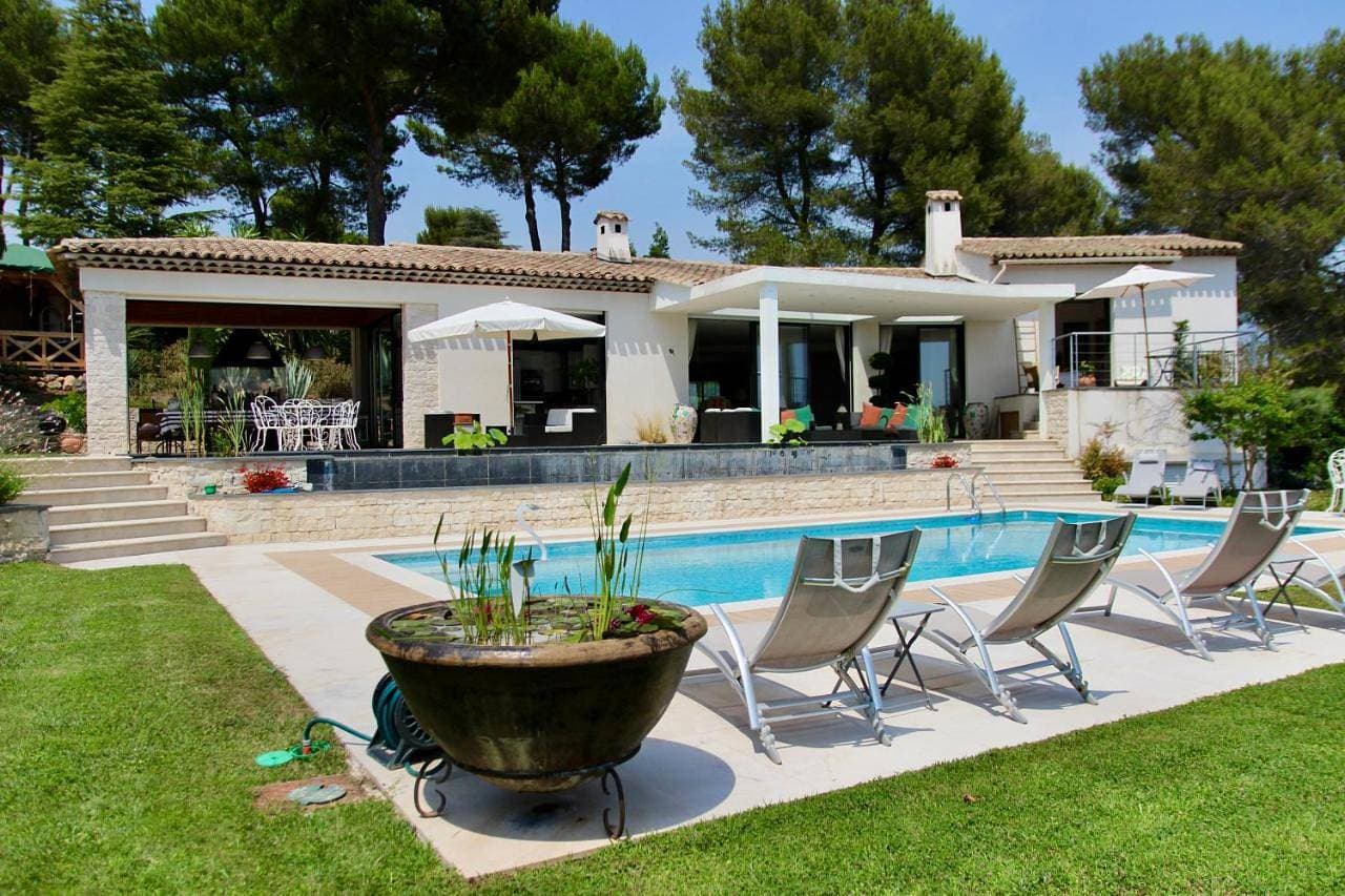 Foto 3 von 37: Villa with Private Pool
