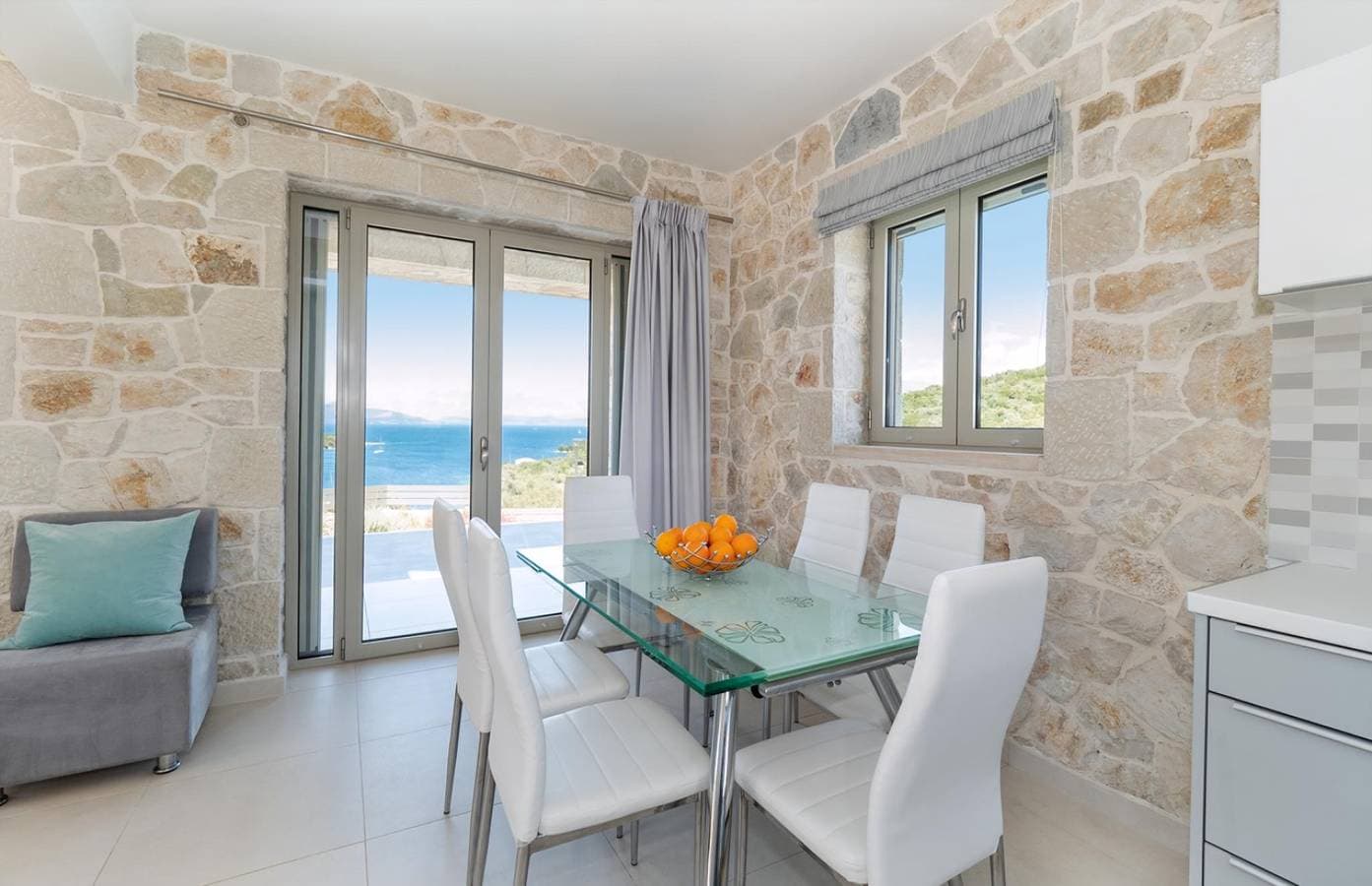 Foto 4 von 21: Stylish Contemporary Villa with Sea Views near Vathy Tavernas