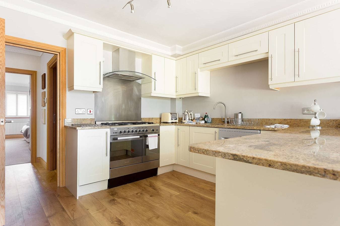 Foto 4 von 32: Sandy Shores - 2-bed flat on Sandbanks Peninsular