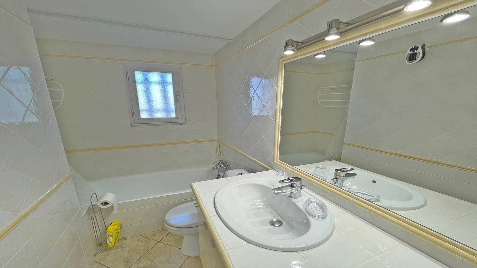 Foto 11 von 15: Apartment T2 - 3 Personen - Klimaanlage - Pool und Tennisresidenz - Freier Blick - Sainte Maxime