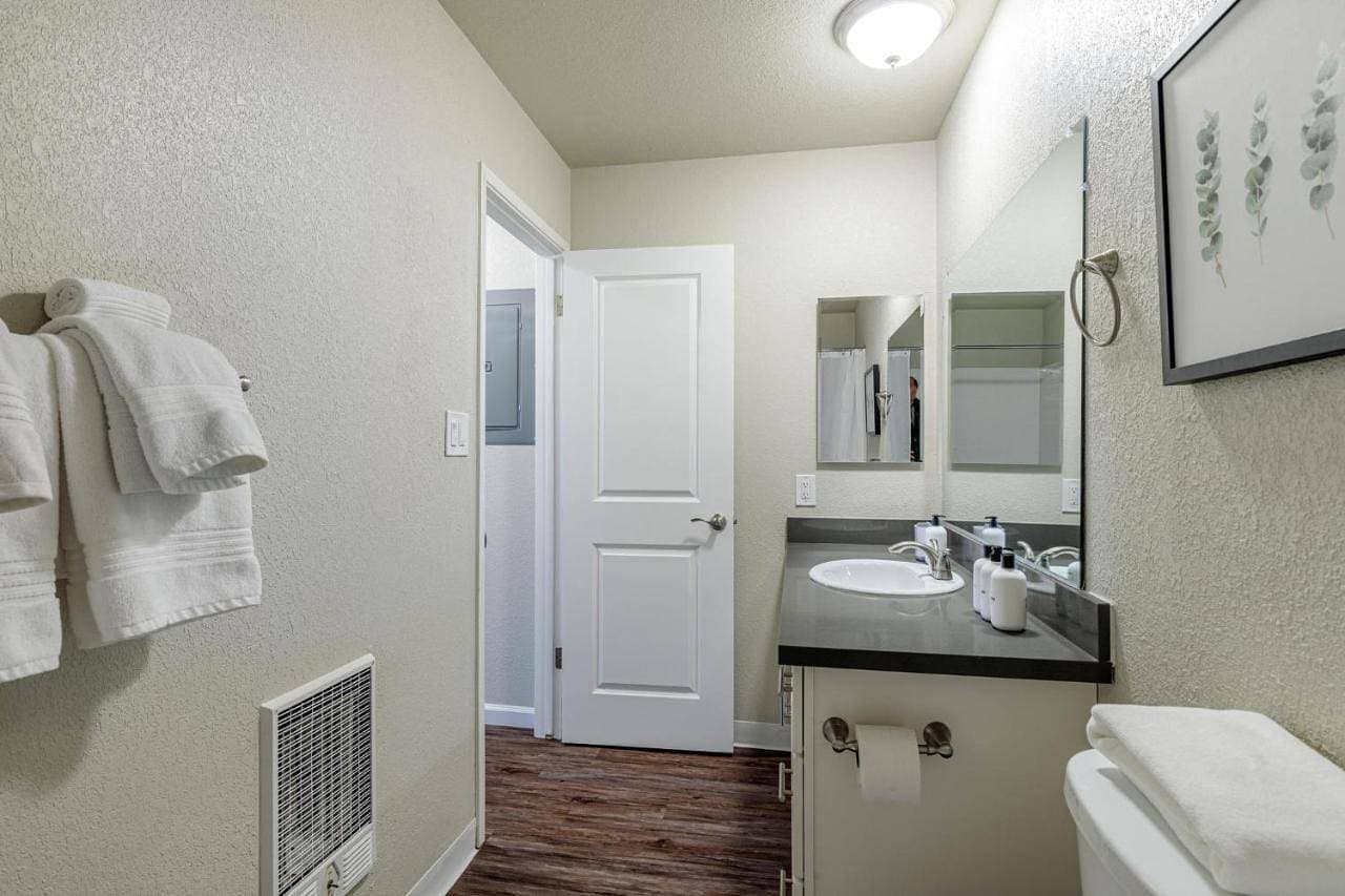 Foto 10 von 20: Pet-Friendly 1Br Apartment in Alameda + Parking