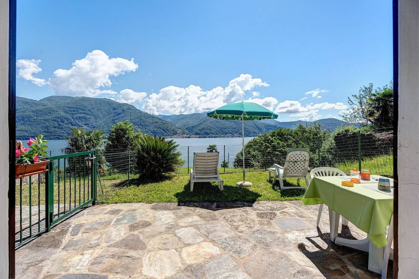 Foto 3 von 24: Ferienhaus 'Vanni's House' mit Seeblick, Privatem Garten und WLAN
