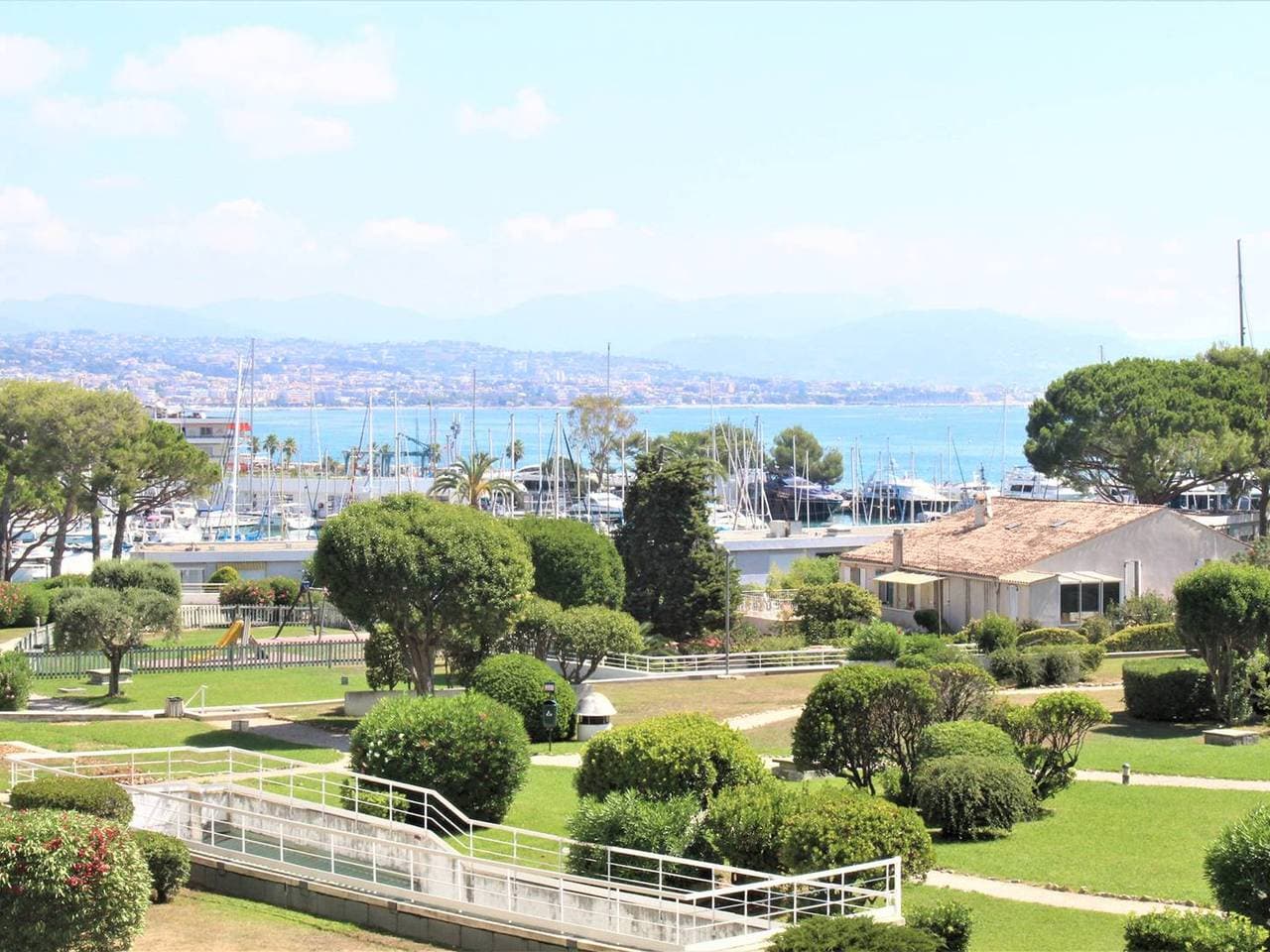 Schöne 3-Zimmer-Wohnung mit Terrasse und Parkplatz in Villeneuve-Loubet Plage 1