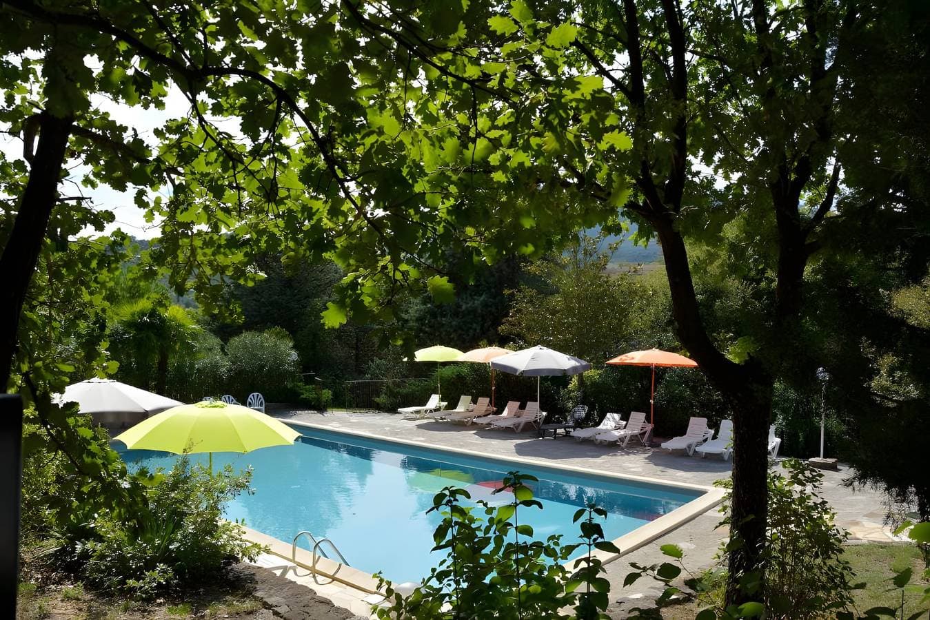 Foto 5 von 18: Chalet 'Confort Piscine Partagée' mit Pool, gemeinsamer Terrasse und WLAN