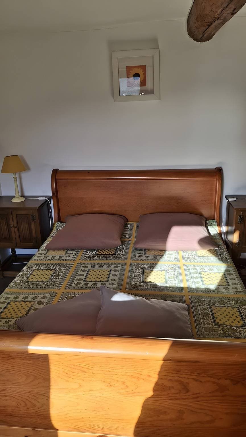 Foto 5 von 26: Zimmer 'Tournesol' mit Bergblick, Gemeinschaftsterrasse und WLAN