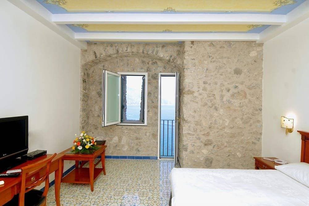 Foto 4 von 30: Villa Amalfi - Zwölf Schlafzimmer Villa, Schläft 24