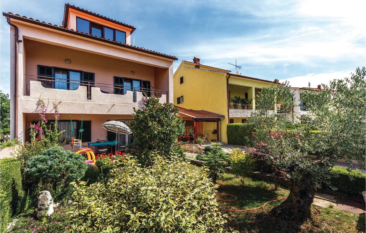 Foto 3 von 25: Komfortable Unterkunft, 2,5 km von der Küste entfernt: WLAN, Klimaanlage, Terrasse und Parkplatz!