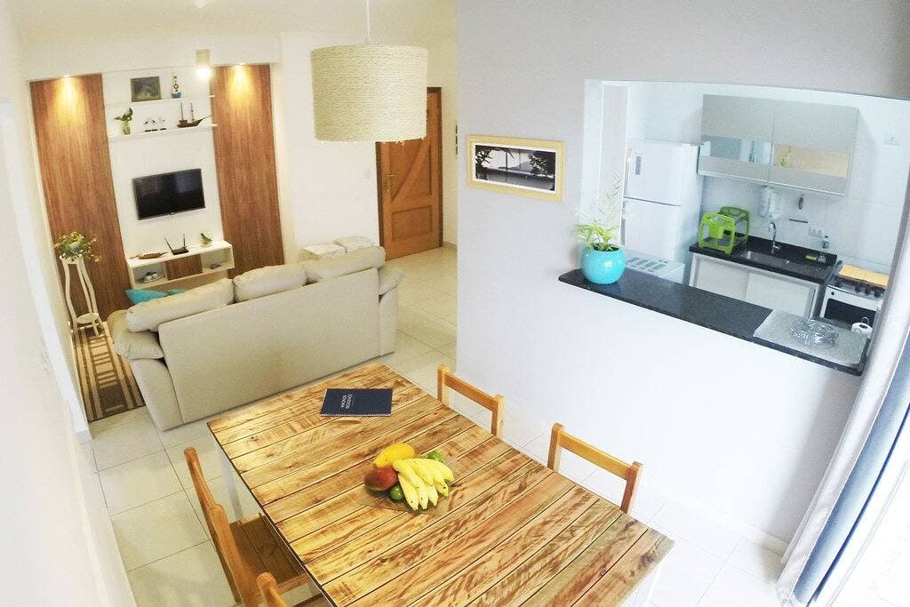Foto 9 von 50: Neue Wohnung mit Gourmet-Balkon, Klimaanlage, 2 freien Zimmern, WLAN 20 Mb und Smart TV, 200 m vom Strand entfernt
