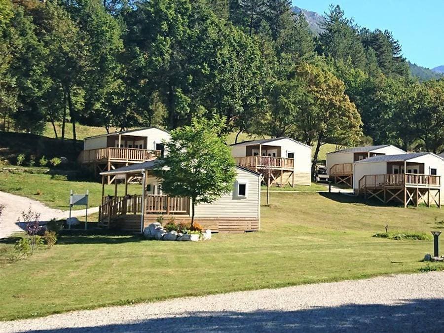 Foto 4 von 34: Camping White Rock - Chalet 4 personen - Vanille (Bergblick) 2 Zimmer