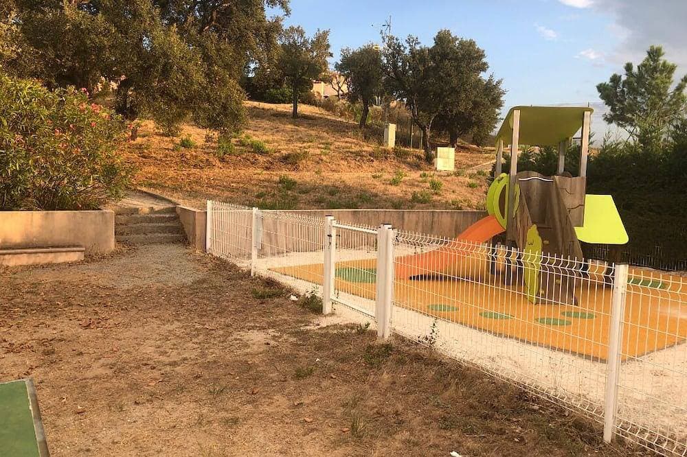 Foto 10 von 16: Haus mit Meerblick, Pool, Garten und Tennis - für 4 Personen