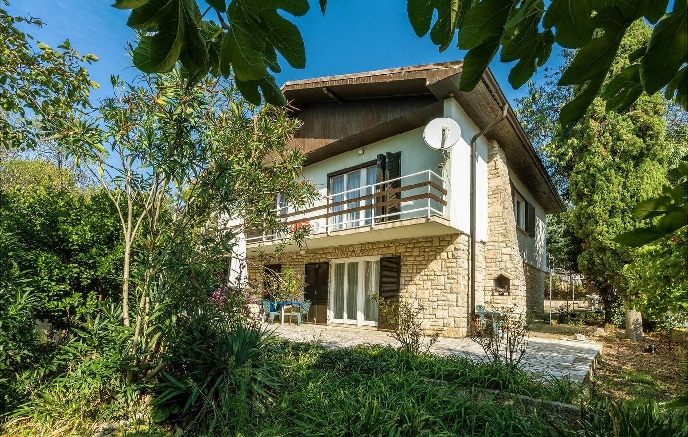 Gemütliche Ferienwohnung mit Terrasse in der Nähe des Strandes Bijela 1