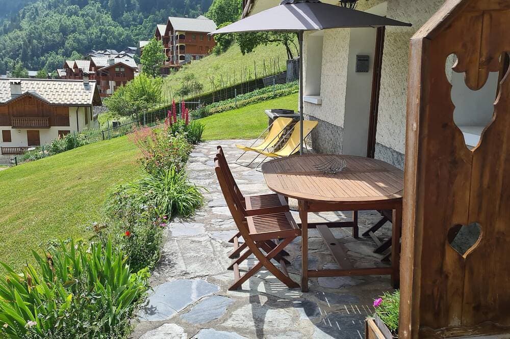 Foto 10 von 14: Wohnung D von Süden ausgerichteten Garten schönen Blick auf die Berge - Bas Crey