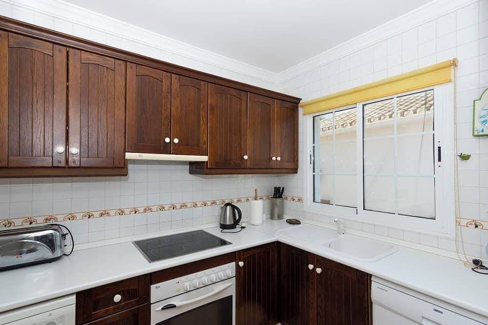 Foto 8 von 12: Penthouse 3 bedroom apartment, with shared pool, walking distance from the Sea.