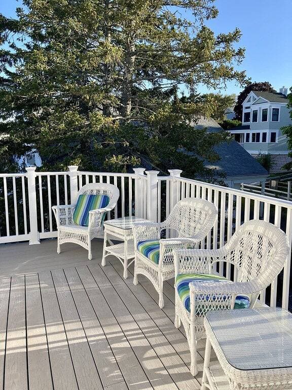 Foto 5 von 17: Ogunquit ocean front 1Br/1Ba with deck,  short walk to beach + center of town