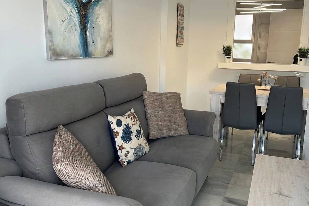 Foto 5 von 17: Cozy apartment near the beach with a private terrace and a shared pool