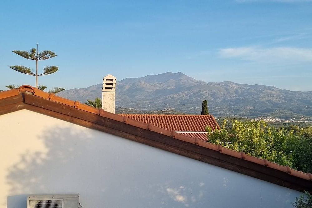 Foto 13 von 30: Quiet 2 bedroom air-conditioned villa with private pool, patio and roof terrace