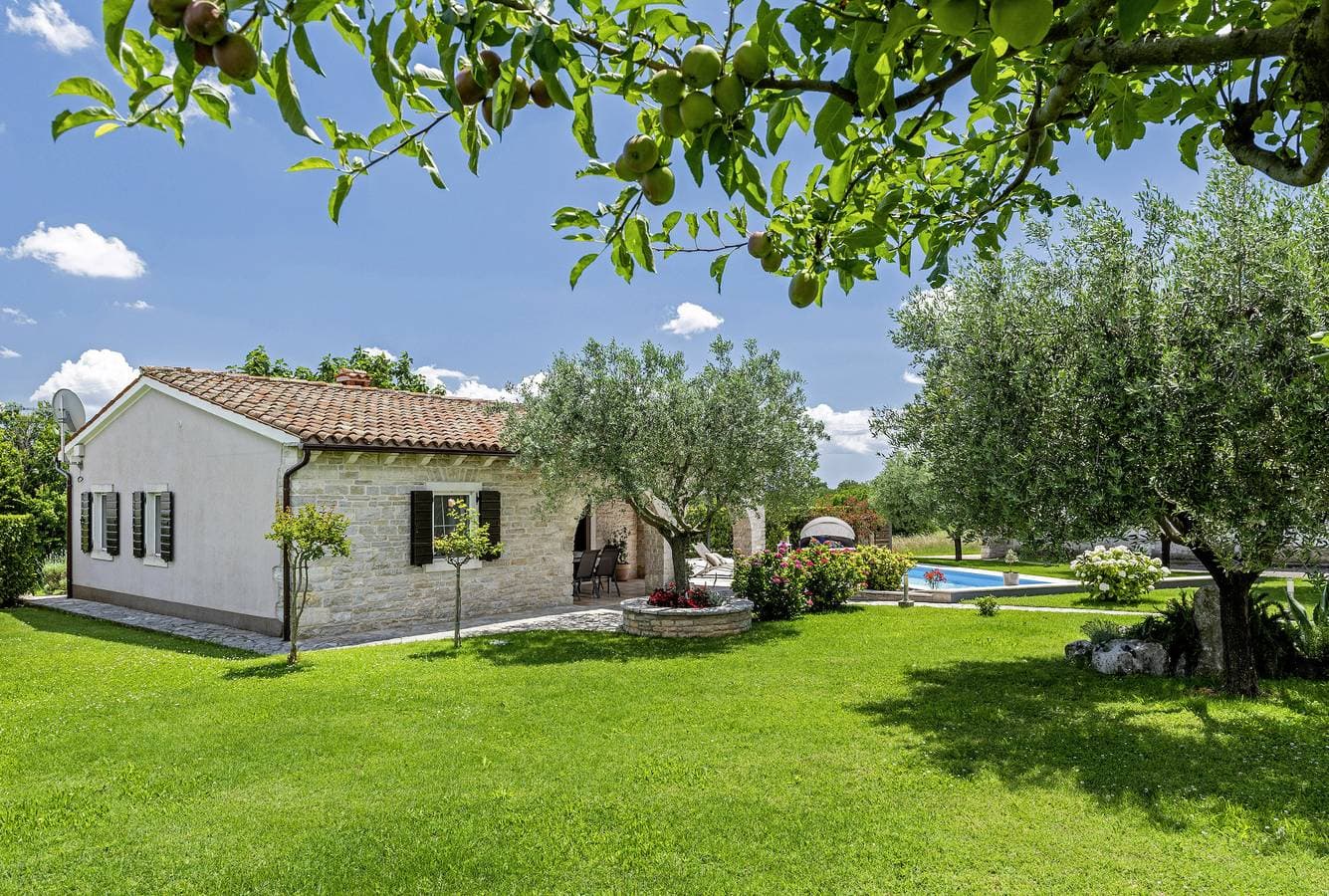 Foto 3 von 20: Ferienhaus Istranka * großer Garten, privater Pool, Grill, WLAN