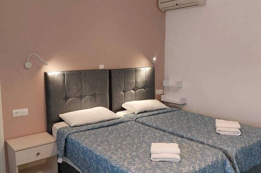 Foto 3 von 18: Room with amazing sea view 20 meters from the beach