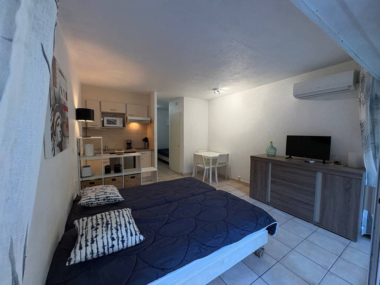 Foto 6 von 12: Au bord de mer: Studio pour 2/3 pers. à Saint-Raphaël, avec clim, balcon et proche commerces