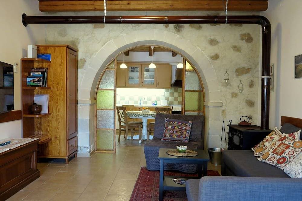 Foto 10 von 30: Schön erneuertes traditionelles Steinhaus in Vori, Süd-Kreta, Griechenland.