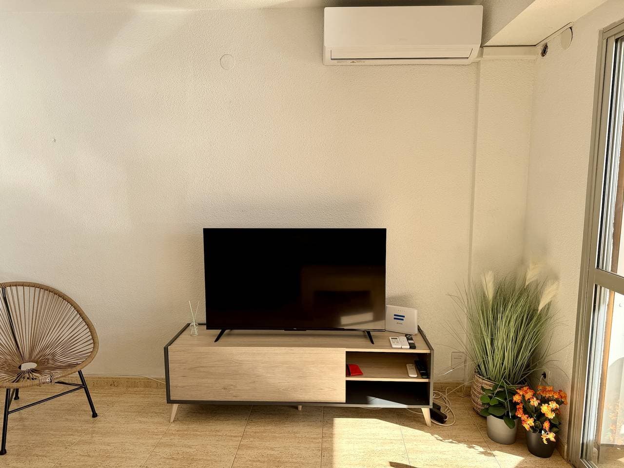 Foto 6 von 22: Spacious Family Apartment, 2 min walk to Levante Beach