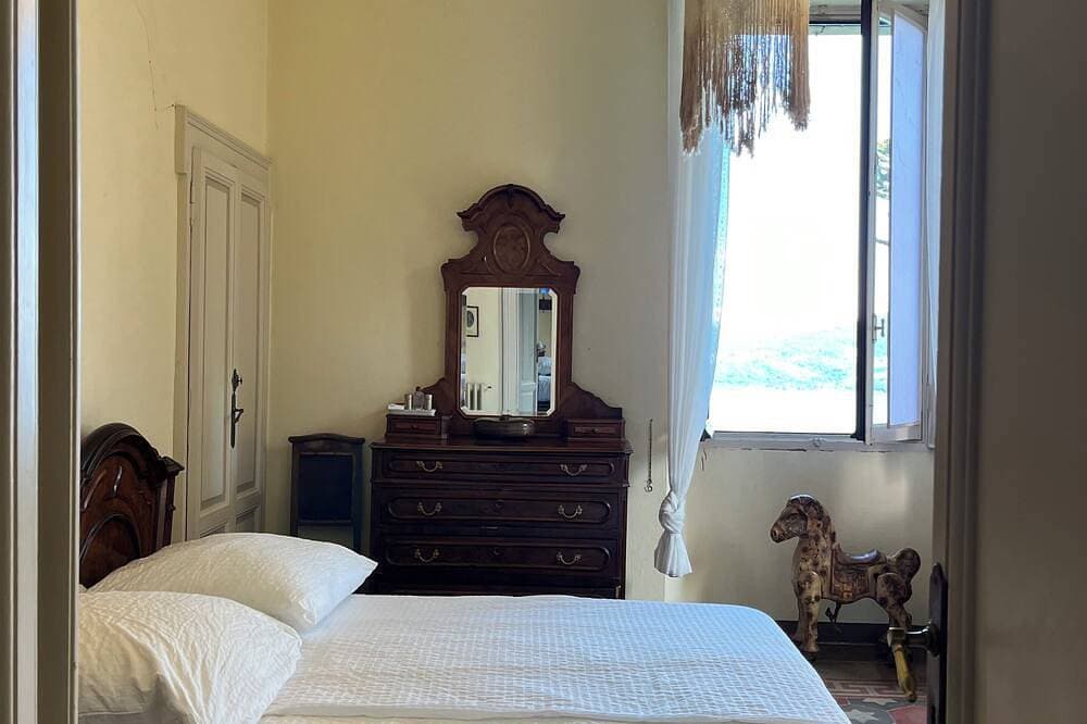 Foto 6 von 30: Stunning Lake Maggiore Villa, pool and panoramic views, timeless Italian charm
