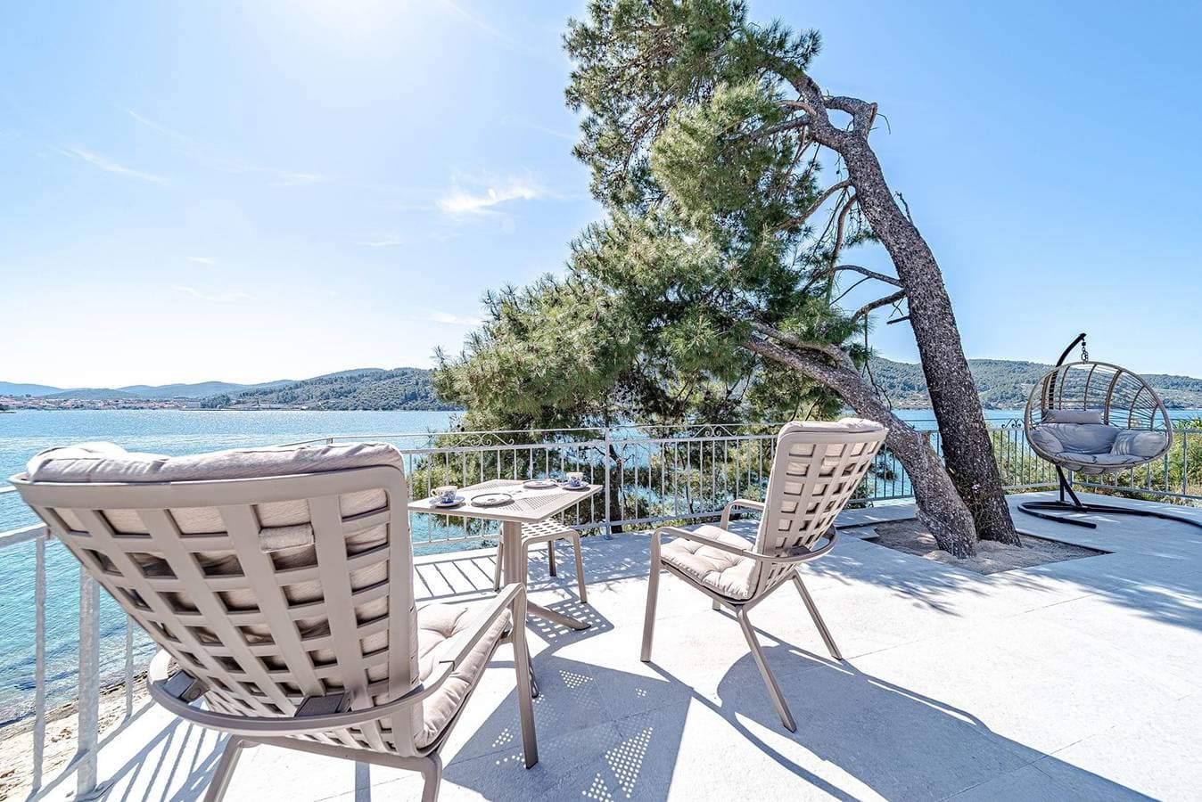 Foto 10 von 47: Schönes Ferienhaus am Meer Ema mit Terrasse