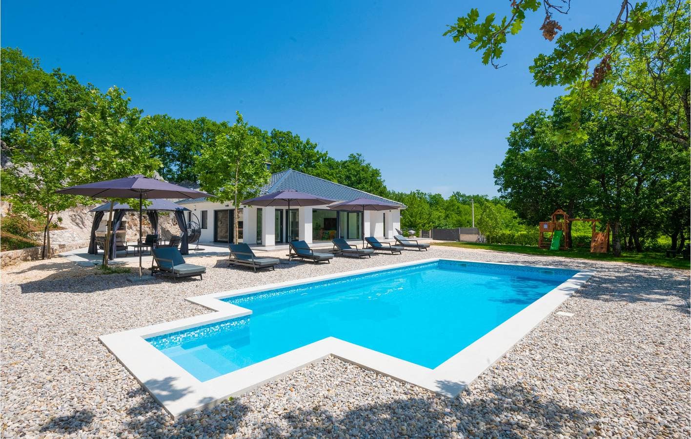 Foto 6 von 43: Charmante 230 m² große Wohnung mit Pool und Garage, 1,5 km vom Fluss Sija entfernt