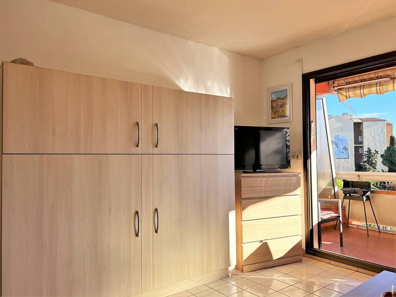 Foto 10 von 20: Studio mit Klimaanlage, Terrasse und Parkplatz nahe am Strand