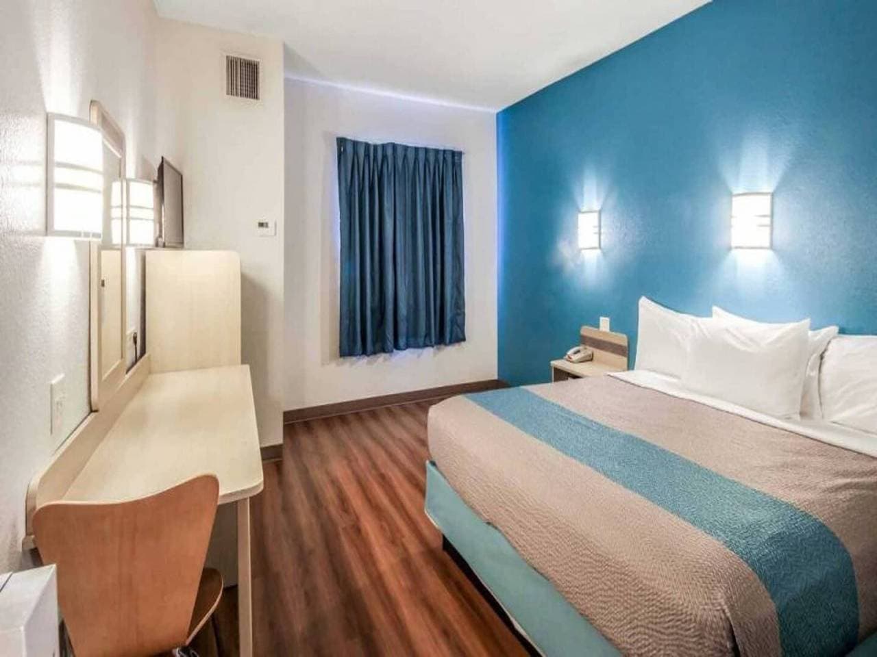 Foto 6 von 40: 1 Kingsize-Bett | Nichtraucher, Kühlschrank mit Mikrowelle