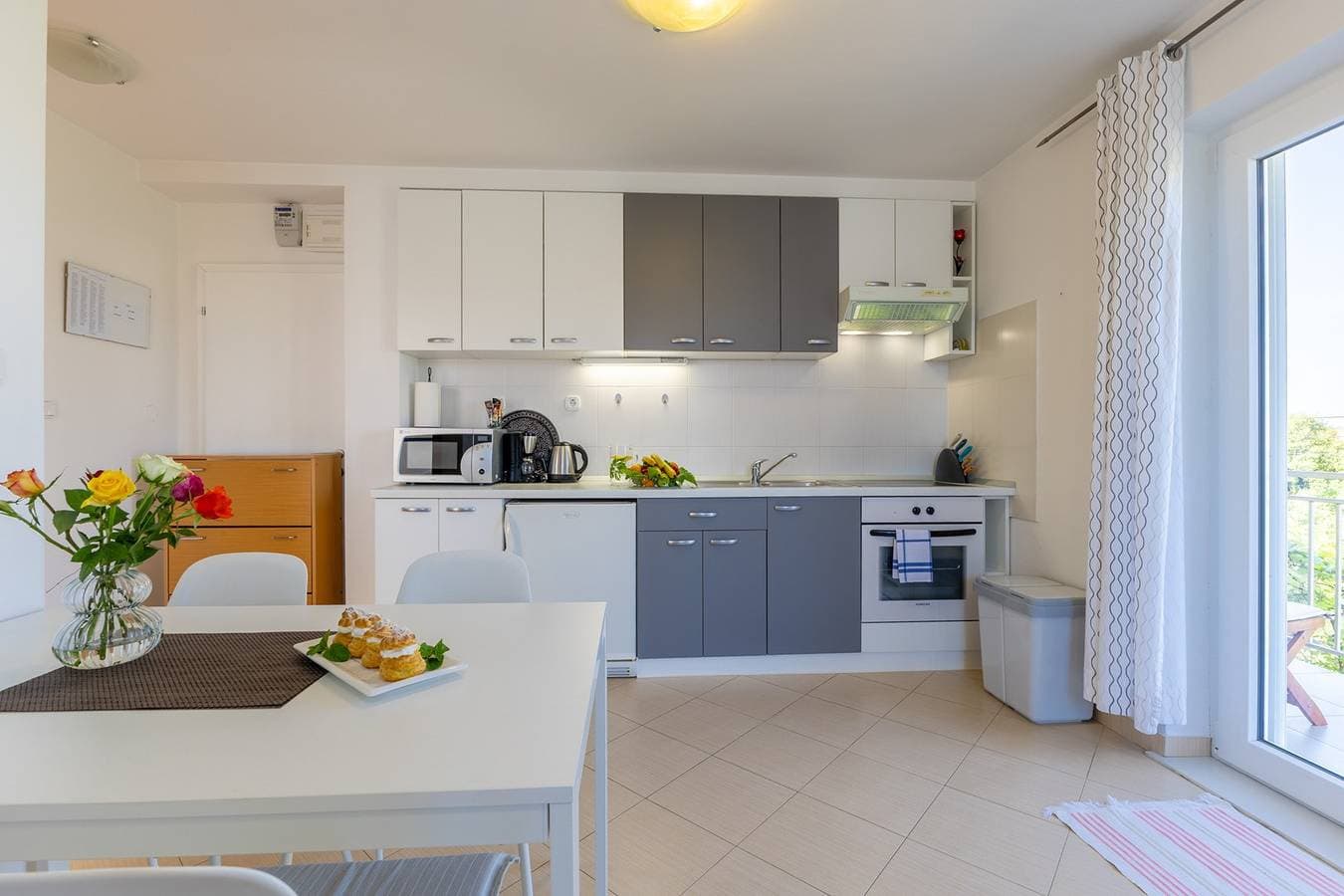 Foto 3 von 27: Apartnent Nensi mit Balkon